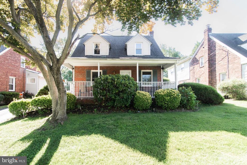 214 W MACDADE BLVD, Folsom, PA 19033