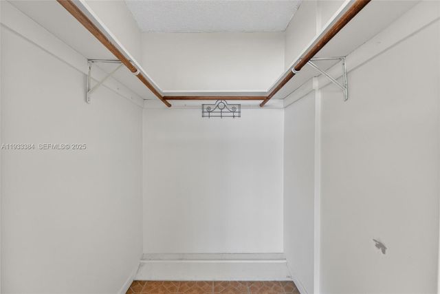 111 Golden Isles Dr D12, Hallandale Beach, FL 33009