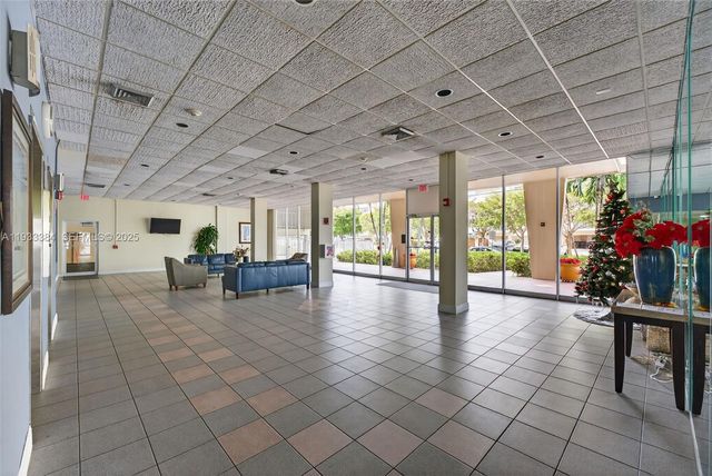 111 Golden Isles Dr D12, Hallandale Beach, FL 33009