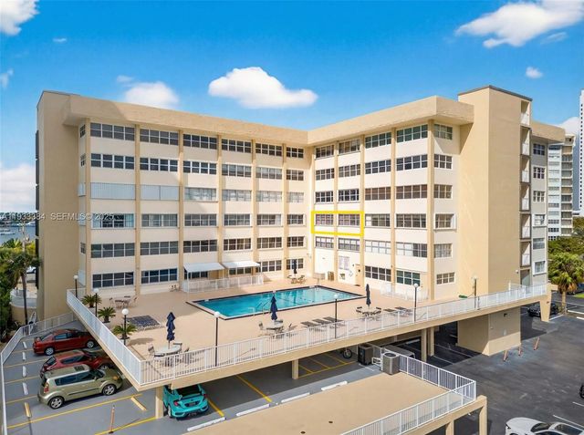 111 Golden Isles Dr D12, Hallandale Beach, FL 33009