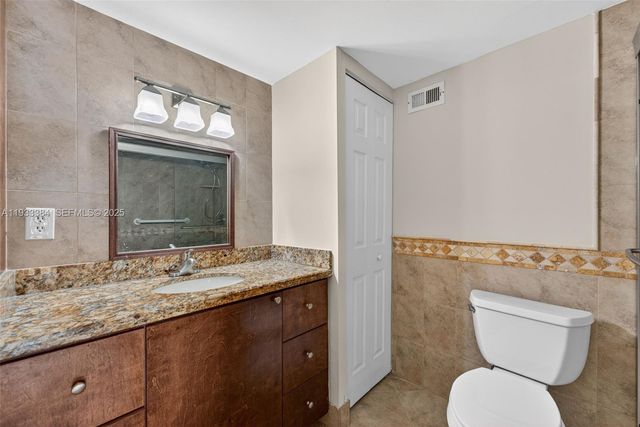 111 Golden Isles Dr D12, Hallandale Beach, FL 33009