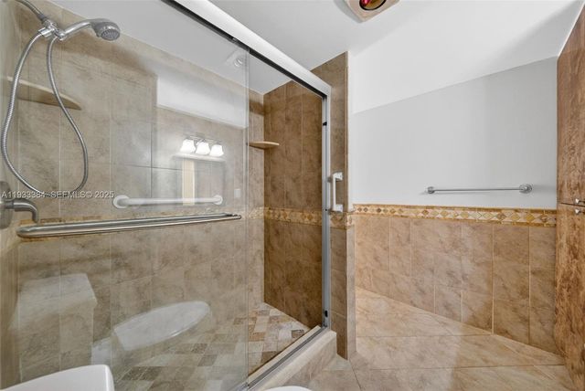 111 Golden Isles Dr D12, Hallandale Beach, FL 33009