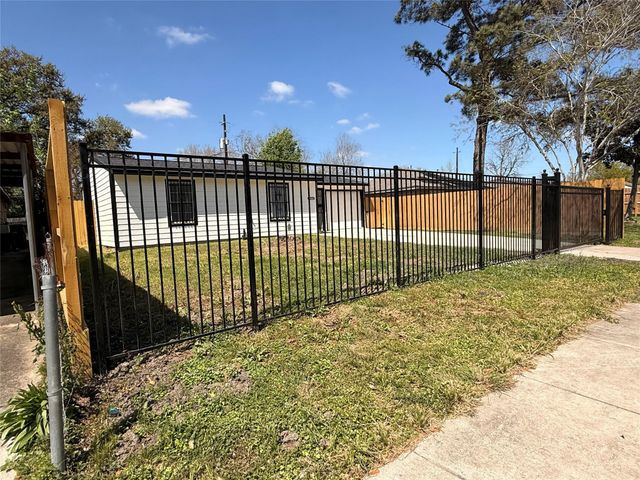 7922 Jutland Road Road, Houston, TX 77033