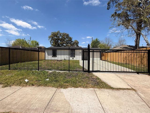 7922 Jutland Road Road, Houston, TX 77033