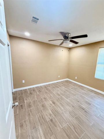 7922 Jutland Road Road, Houston, TX 77033