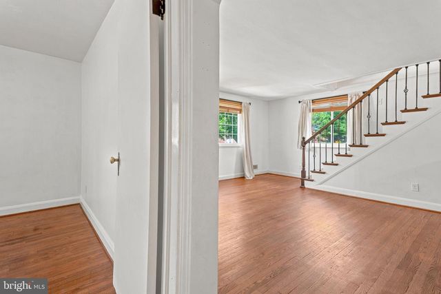 9945 HILLTOP DR, Parkville, MD 21234