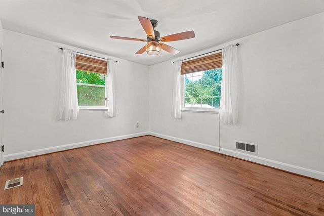 9945 HILLTOP DR, Parkville, MD 21234