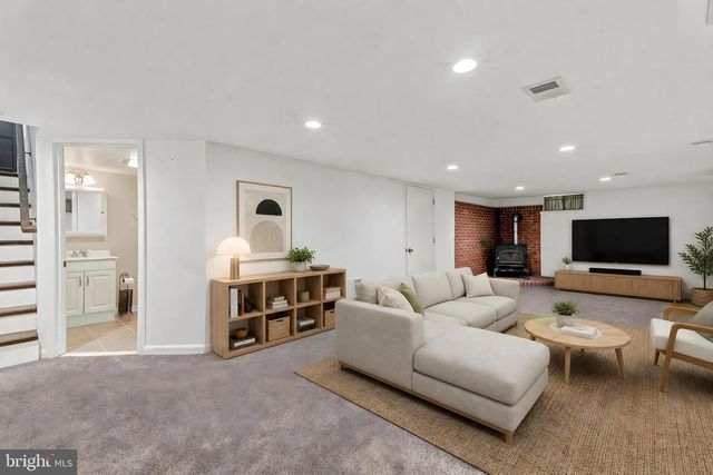 9945 HILLTOP DR, Parkville, MD 21234