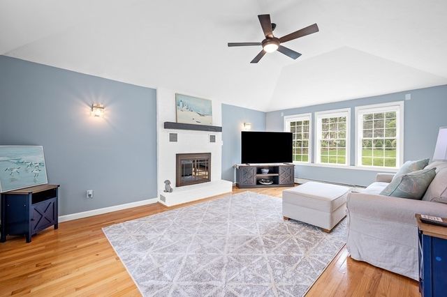 73 Minehan Ln, Marlborough, MA 01752