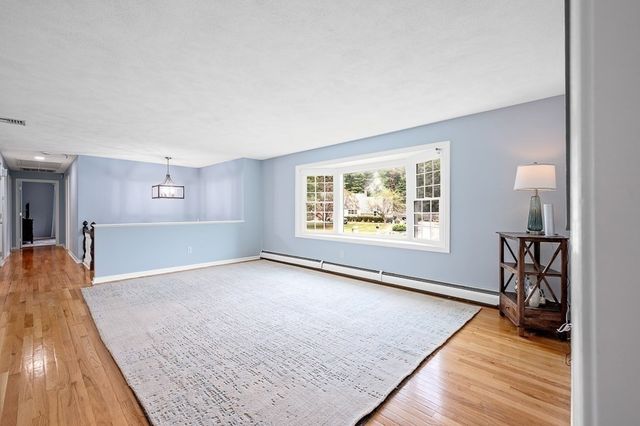 73 Minehan Ln, Marlborough, MA 01752