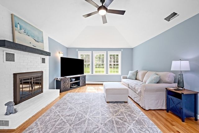 73 Minehan Ln, Marlborough, MA 01752