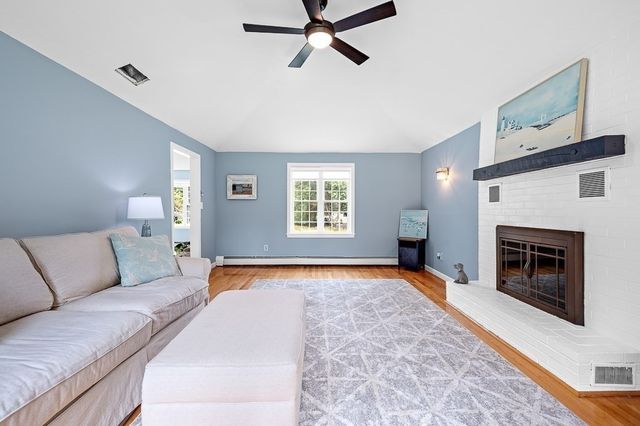 73 Minehan Ln, Marlborough, MA 01752