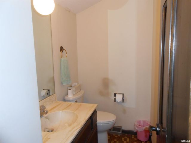 2506 BAYBERRY Court, Bettendorf, IA 52722