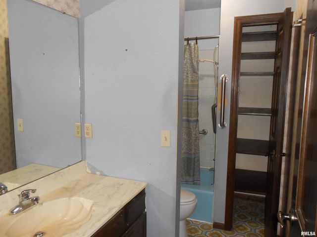 2506 BAYBERRY Court, Bettendorf, IA 52722