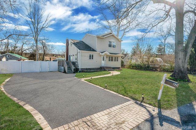 62 9th Street, Ronkonkoma, NY 11779