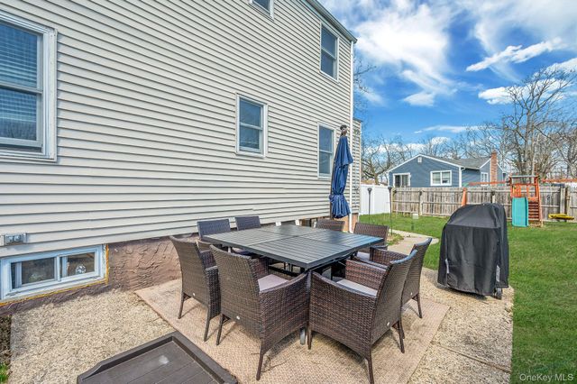 62 9th Street, Ronkonkoma, NY 11779