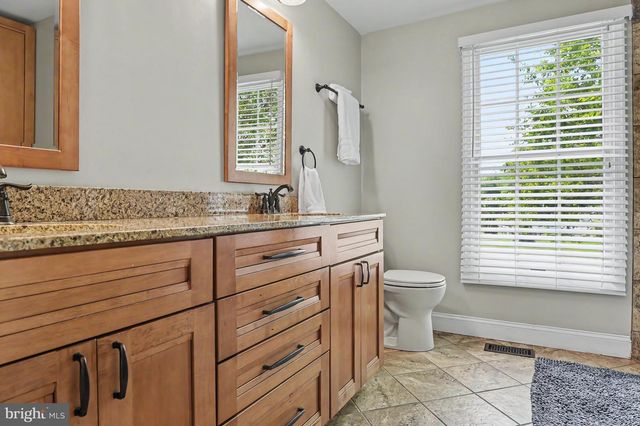 148 BARTLEY DR, Newark, DE 19702