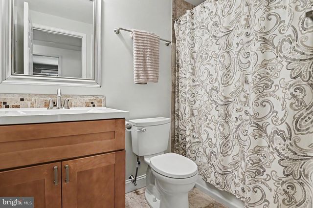 148 BARTLEY DR, Newark, DE 19702