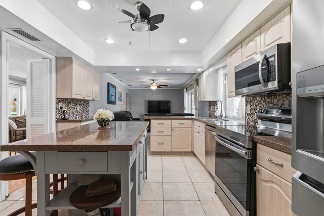 7381 SW 9TH Street, Plantation, FL 33317