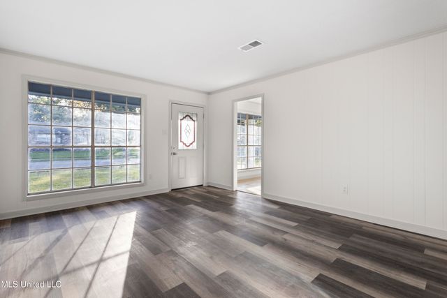 288 Mc Cool Street, Ocean Springs, MS 39564