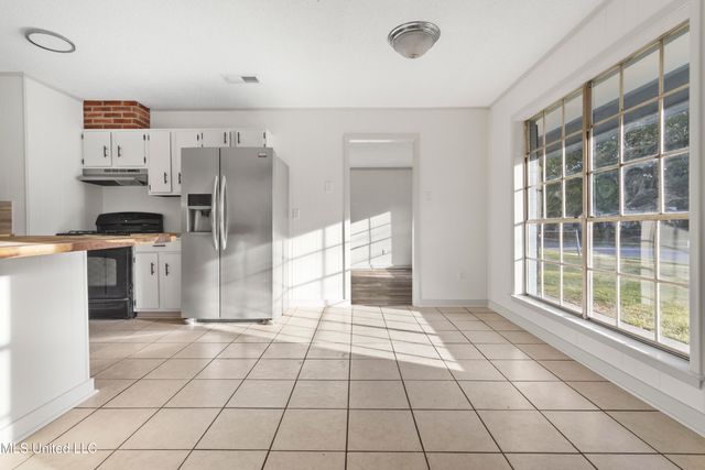 288 Mc Cool Street, Ocean Springs, MS 39564