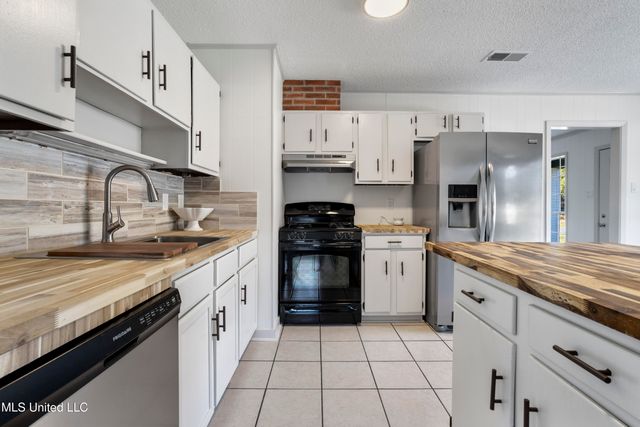 288 Mc Cool Street, Ocean Springs, MS 39564