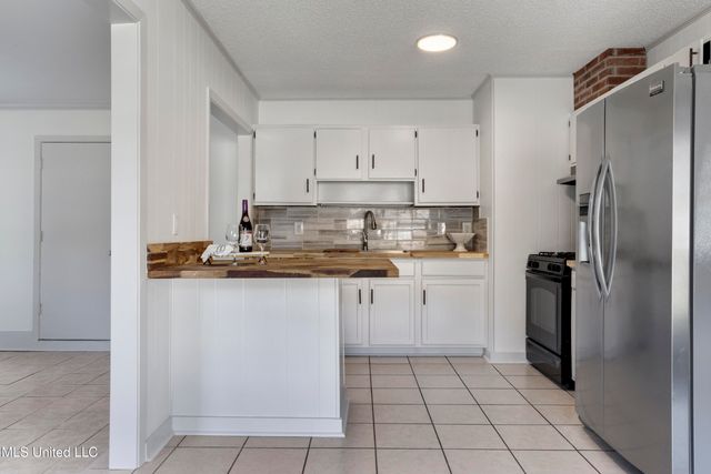 288 Mc Cool Street, Ocean Springs, MS 39564