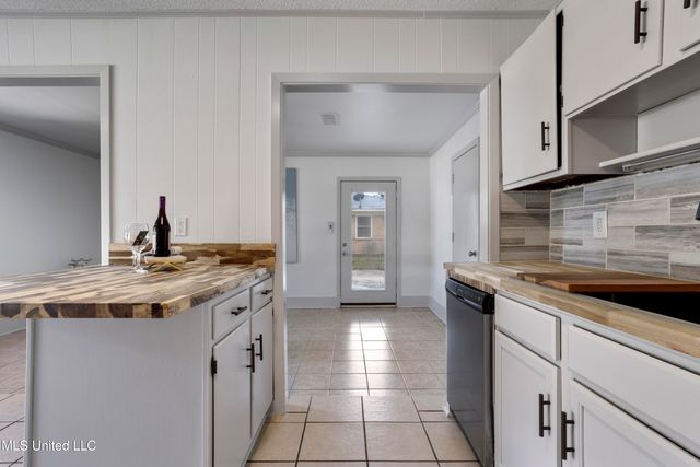 288 Mc Cool Street, Ocean Springs, MS 39564