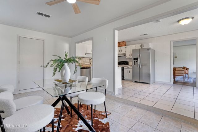 288 Mc Cool Street, Ocean Springs, MS 39564