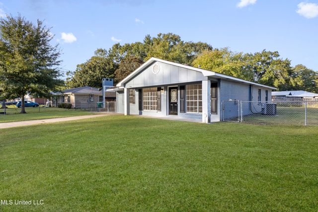 288 Mc Cool Street, Ocean Springs, MS 39564