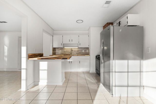 288 Mc Cool Street, Ocean Springs, MS 39564