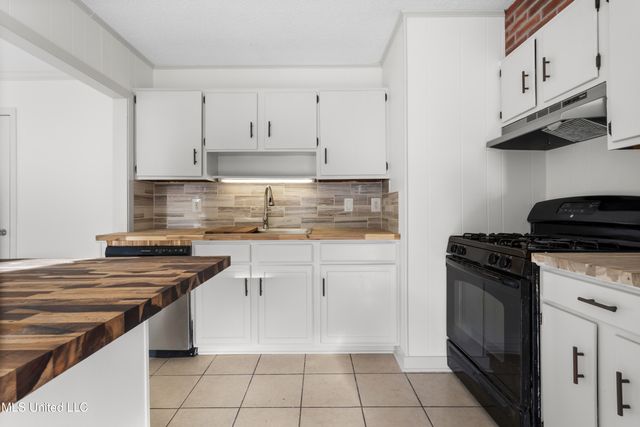 288 Mc Cool Street, Ocean Springs, MS 39564