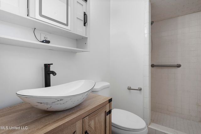 288 Mc Cool Street, Ocean Springs, MS 39564