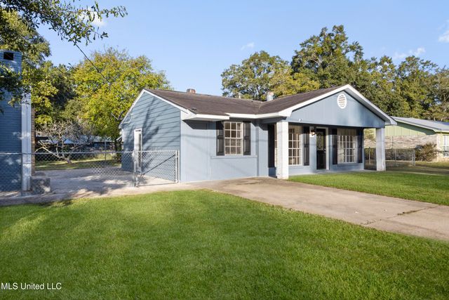 288 Mc Cool Street, Ocean Springs, MS 39564