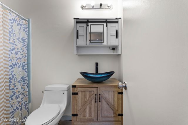 288 Mc Cool Street, Ocean Springs, MS 39564