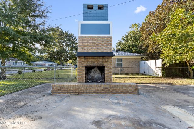 288 Mc Cool Street, Ocean Springs, MS 39564