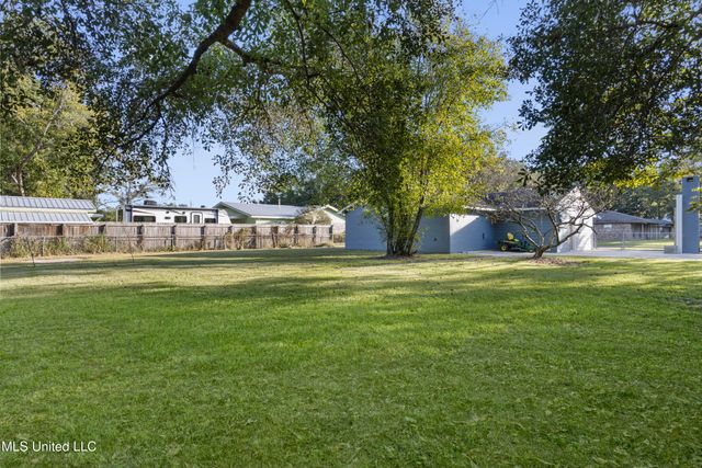 288 Mc Cool Street, Ocean Springs, MS 39564