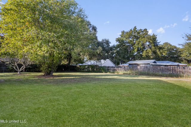 288 Mc Cool Street, Ocean Springs, MS 39564