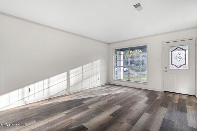 288 Mc Cool Street, Ocean Springs, MS 39564