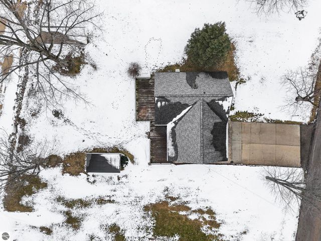 9464 Stone Ledge Lake Drive, Cadillac, MI 49601