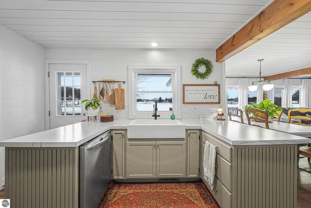 9464 Stone Ledge Lake Drive, Cadillac, MI 49601