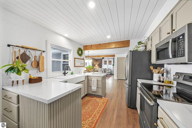 9464 Stone Ledge Lake Drive, Cadillac, MI 49601