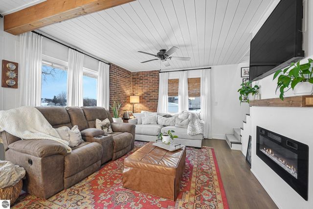 9464 Stone Ledge Lake Drive, Cadillac, MI 49601