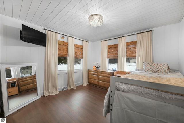 9464 Stone Ledge Lake Drive, Cadillac, MI 49601