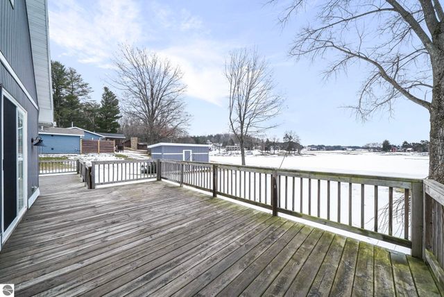 9464 Stone Ledge Lake Drive, Cadillac, MI 49601