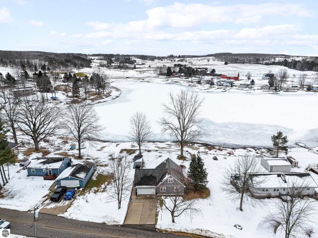 9464 Stone Ledge Lake Drive, Cadillac, MI 49601