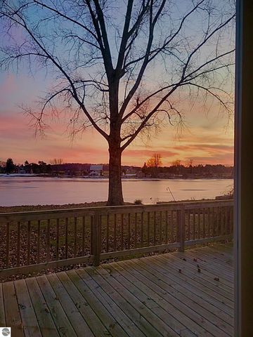 9464 Stone Ledge Lake Drive, Cadillac, MI 49601