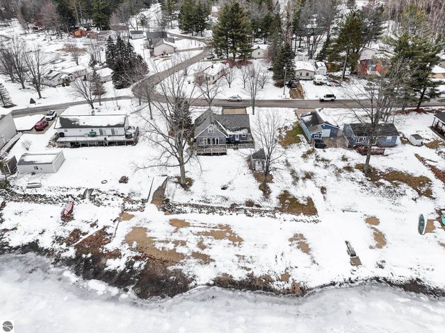 9464 Stone Ledge Lake Drive, Cadillac, MI 49601