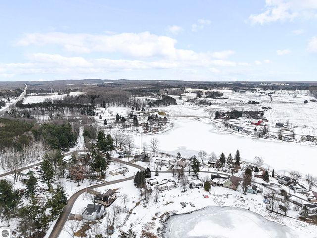 9464 Stone Ledge Lake Drive, Cadillac, MI 49601