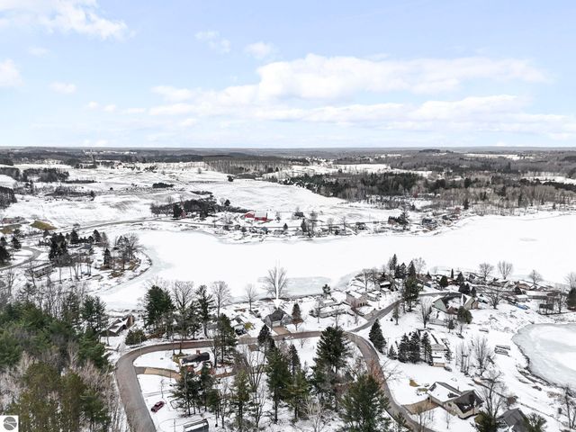 9464 Stone Ledge Lake Drive, Cadillac, MI 49601